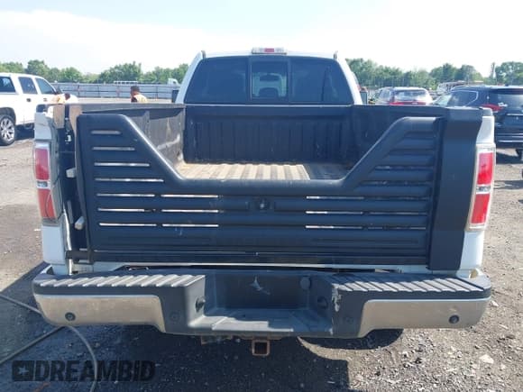 ✅ 2014 Ford F-150 XL • VIN: 1FTVX1ET8EKD34038 • Lot: 42276235. Wystawiony na IAAI z przebiegiem 299 104 mil. Bezpłatny archiwum sprzedaży aukcyjnych z USA i szczegółowy raport historii pojazdu na DreamBid. Zdjęcie 16.