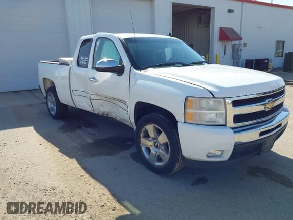 ✅ 2011 Chevrolet Silverado 1500 LT • VIN: 1GCRCSE09BZ447377 • Lot: 43287288. Listed on IAAI with 127,184 mi. Free auction sales archive from the USA and detailed vehicle history report at DreamBid. Image 1.