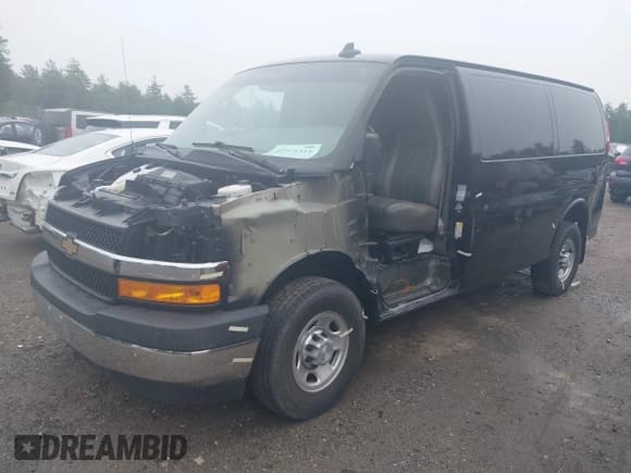 ✅ 2018 Chevrolet Express Cargo • VIN: 1GCWGAFP0J1250723 • Lot: 42471313. Listed on IAAI with 129,896 mi. Free auction sales archive from the USA and detailed vehicle history report at DreamBid. Image 2.