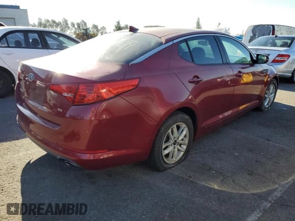 ✅ 2011 Kia Optima LX • VIN: KNAGM4A75B5172128 • Лот: 72066745. Опубликован ранее на Copart с пробегом 150 758 миль. Бесплатный доступ к архиву аукционных продаж из США и подробный отчёт об истории автомобиля на DreamBid. Изображение 3.