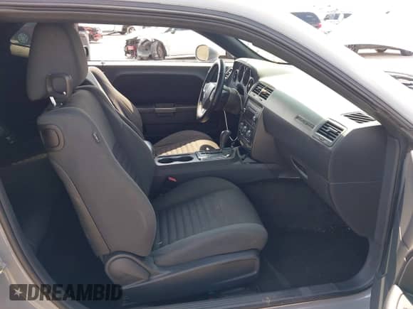 2012 Dodge Challenger SXT Plus z VIN 2C3CDYAG8CH176729, wystawiony jako IAAI lot #43219864 z przebiegiem 165 076 mil mil oraz . Historia ofert i sprzedaży dostępna na DreamBid. Obrazek 5.