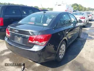 2013 Chevrolet Cruze LS z VIN 1G1PA5SH6D7252921, wystawiony jako IAAI lot #43276487 z przebiegiem 147 052 mil mil oraz . Historia ofert i sprzedaży dostępna na DreamBid. Obrazek 4.