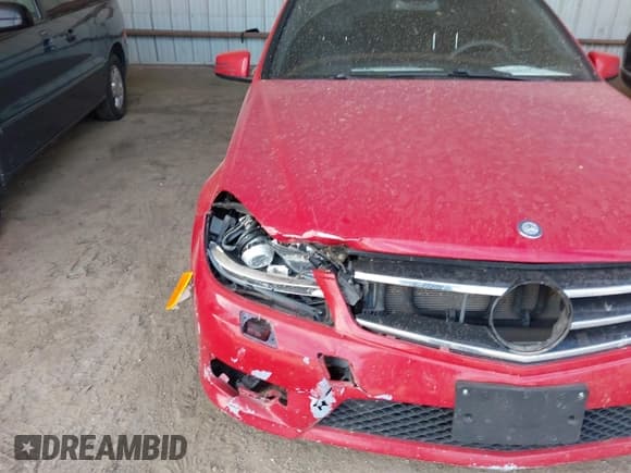 ✅ 2013 Mercedes-Benz C 300 Sport • VIN: WDDGF8AB9DR284120 • Lot: 43419761. Listed on IAAI with 111,333 mi. Free auction sales archive from the USA and detailed vehicle history report at DreamBid. Image 6.