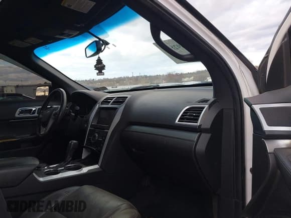 ✅ 2014 Ford Explorer Sport • VIN: 1FM5K8GT6EGB71232 • Lot: 43692828. Wystawiony na IAAI z przebiegiem 294 998 mil. Bezpłatny archiwum sprzedaży aukcyjnych z USA i szczegółowy raport historii pojazdu na DreamBid. Zdjęcie 5.