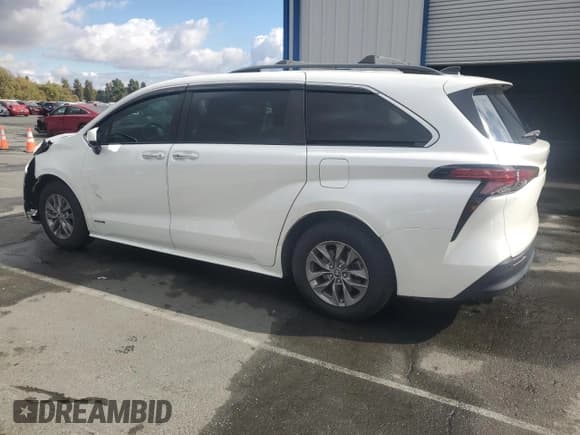 ✅ 2021 Toyota Sienna XLE • VIN: 5TDJRKEC9MS062895 • Лот: 82510135. Опубликован ранее на Copart с пробегом 50 455 миль. Бесплатный доступ к архиву аукционных продаж из США и подробный отчёт об истории автомобиля на DreamBid. Изображение 2.
