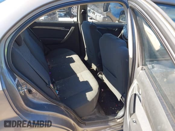 ✅ 2008 Chevrolet Aveo LT • VIN: KL1TG56648B177918 • Lot: 41575526. Wystawiony na IAAI z przebiegiem 178 725 mil. Bezpłatny archiwum sprzedaży aukcyjnych z USA i szczegółowy raport historii pojazdu na DreamBid. Zdjęcie 8.