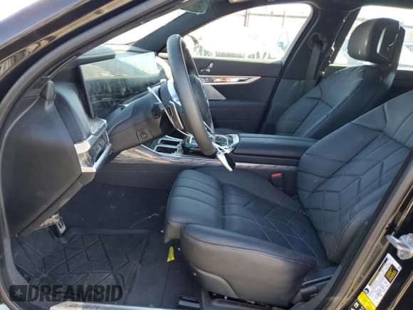 ✅ 2023 BMW 7 Series 760i xDrive • VIN: WBA33EJ04PCN31904 • Лот: 71532895. Опубликован ранее на Copart с пробегом 2 127 миль. Бесплатный доступ к архиву аукционных продаж из США и подробный отчёт об истории автомобиля на DreamBid. Изображение 7.