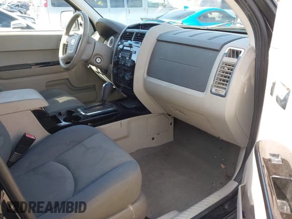 ✅ 2008 Mazda Tribute Sport • VIN: 4F2CZ02Z68KM15550 • Lot: 41615133. Wystawiony na IAAI z przebiegiem 215 803 mil. Bezpłatny archiwum sprzedaży aukcyjnych z USA i szczegółowy raport historii pojazdu na DreamBid. Zdjęcie 5.