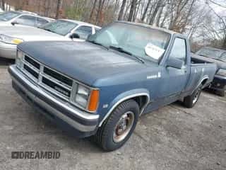 1988 Dodge Dakota z VIN 1B7GN14X7JS782283, wystawiony jako IAAI lot #41717137 z przebiegiem 104 582 mil mil oraz . Historia ofert i sprzedaży dostępna na DreamBid. Obrazek 2.