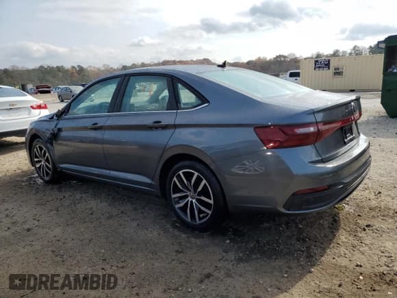 ✅ 2025 Volkswagen Jetta SE • VIN: 3VW7X7BUXSM015282 • Лот: 93864515. Опубликован ранее на Copart с пробегом 30 170 миль. Бесплатный доступ к архиву аукционных продаж из США и подробный отчёт об истории автомобиля на DreamBid. Изображение 2.
