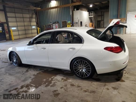 ✅ 2022 Mercedes-Benz C 300 • VIN: W1KAF4HB9NR050923 • Lot: 66893525. Wystawiony na Copart z przebiegiem Nie podano. Bezpłatny archiwum sprzedaży aukcyjnych z USA i szczegółowy raport historii pojazdu na DreamBid. Zdjęcie 2.