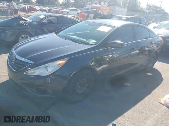 ✅ 2013 Hyundai Sonata GLS • VIN: 5NPEB4AC2DH553290 • Лот: 43305927. Опубликован ранее на IAAI с пробегом 231 170 миль. Бесплатный доступ к архиву аукционных продаж из США и подробный отчёт об истории автомобиля на DreamBid. Изображение 2.