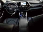 ✅ 2021 Toyota Highlander XLE • VIN: 5TDGZRBH2MS535488 • Lot: 91499645. Wystawiony na Copart z przebiegiem 210 465 mil. Bezpłatny archiwum sprzedaży aukcyjnych z USA i szczegółowy raport historii pojazdu na DreamBid. Zdjęcie 8.