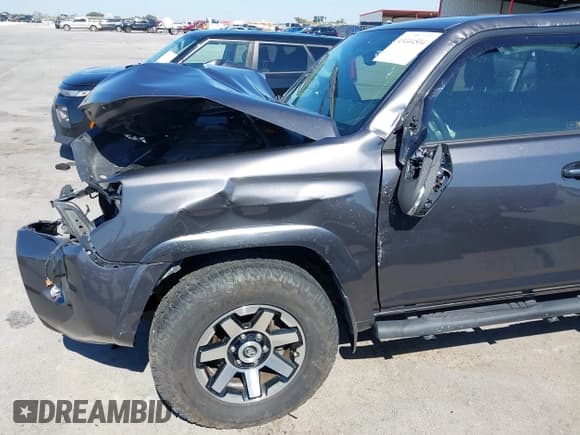 ✅ 2017 Toyota 4Runner TRD Pro • VIN: JTEBU5JR2H5432798 • Lot: 43444504. Listed on IAAI with 121,902 mi. Free auction sales archive from the USA and detailed vehicle history report at DreamBid. Image 18.
