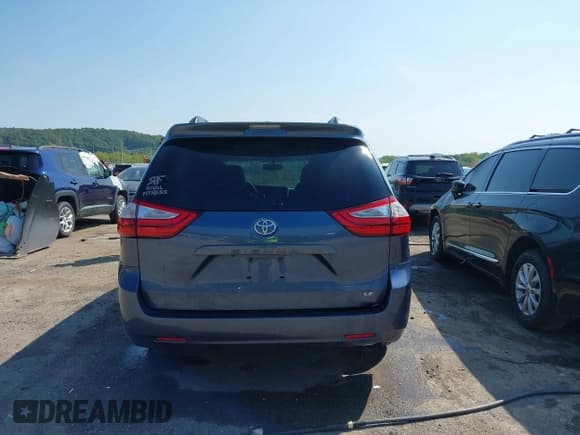 ✅ 2015 Toyota Sienna LE AAS • VIN: 5TDKK3DC0FS667195 • Lot: 40204612. Listed on IAAI with 101,620 mi. Free auction sales archive from the USA and detailed vehicle history report at DreamBid. Image 17.