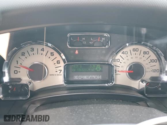 ✅ 2012 Ford Expedition Max Limited • VIN: 1FMJK2A58CEF15545 • Lot: 50229675. Wystawiony na Copart z przebiegiem 186 828 mil. Bezpłatny archiwum sprzedaży aukcyjnych z USA i szczegółowy raport historii pojazdu na DreamBid. Zdjęcie 9.