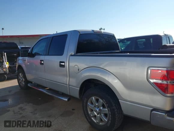 ✅ 2013 Ford F-150 XLT • VIN: 1FTFW1CF2DKE75383 • Лот: 43840652. Опубликован ранее на IAAI с пробегом 274 894 миль. Бесплатный доступ к архиву аукционных продаж из США и подробный отчёт об истории автомобиля на DreamBid. Изображение 14.