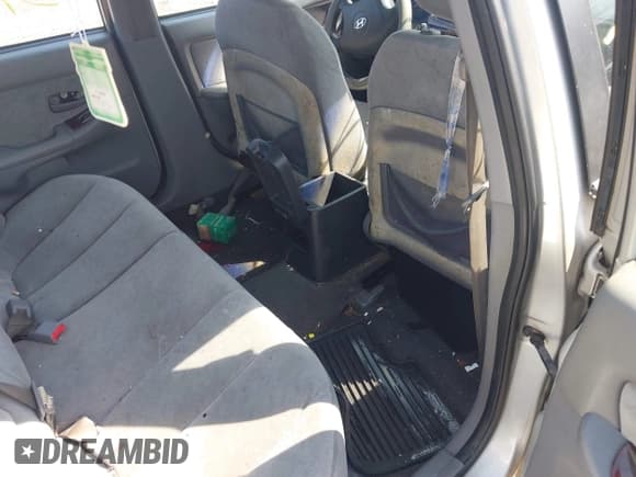 ✅ 2005 Hyundai Elantra GLS • VIN: KMHDN46D15U011511 • Lot: 42878350. Wystawiony na IAAI z przebiegiem Nie podano. Bezpłatny archiwum sprzedaży aukcyjnych z USA i szczegółowy raport historii pojazdu na DreamBid. Zdjęcie 8.