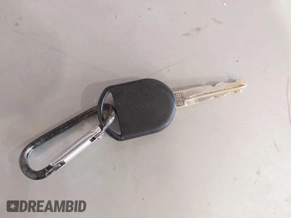 ✅ 2009 Ford Escape XLS • VIN: 1FMCU027X9KC99165 • Lot: 42565928. Listed on IAAI with 179,177 mi. Free auction sales archive from the USA and detailed vehicle history report at DreamBid. Image 11.