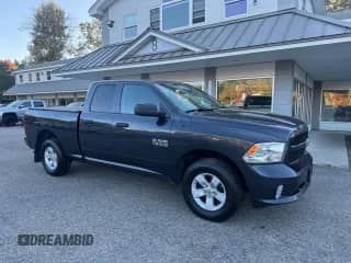 2018 Ram 1500 Tradesman z VIN 1C6RR7FG2JS190097, wystawiony jako Copart lot #85890475 z przebiegiem 121 399 mil mil oraz Czysty tytuł • Clean title. Historia ofert i sprzedaży dostępna na DreamBid. Obrazek 1.