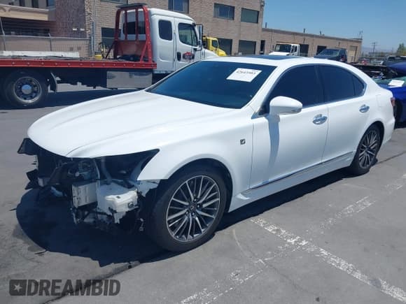 ✅ 2014 Lexus LS 460 • VIN: JTHBL5EF4E5131693 • Lot: 42643503. Wystawiony na IAAI z przebiegiem 205 781 mil. Bezpłatny archiwum sprzedaży aukcyjnych z USA i szczegółowy raport historii pojazdu na DreamBid. Zdjęcie 2.