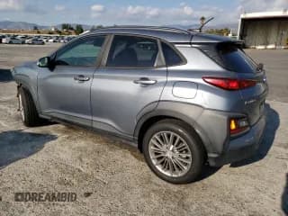 ✅ 2018 Hyundai Kona SEL • VIN: KM8K62AA9JU134974 • Лот: 72682723. Опубликован ранее на Copart с пробегом 33 574 миль. Бесплатный доступ к архиву аукционных продаж из США и подробный отчёт об истории автомобиля на DreamBid. Изображение 2.