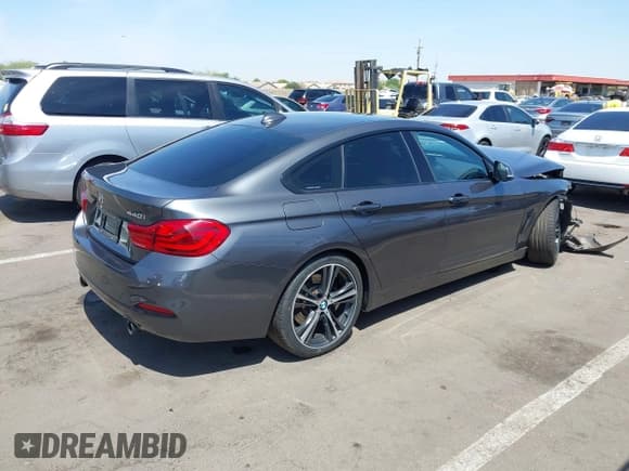 ✅ 2018 BMW 4 Series 440i • VIN: WBA4J5C5XJBF07996 • Lot: 42361352. Wystawiony na IAAI z przebiegiem 62 365 mil. Bezpłatny archiwum sprzedaży aukcyjnych z USA i szczegółowy raport historii pojazdu na DreamBid. Zdjęcie 4.