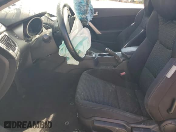 ✅ 2010 Hyundai Genesis Coupe R-Spec • VIN: KMHHT6KDXAU026379 • Lot: 46516435. Wystawiony na Copart z przebiegiem 98 990 mil. Bezpłatny archiwum sprzedaży aukcyjnych z USA i szczegółowy raport historii pojazdu na DreamBid. Zdjęcie 7.