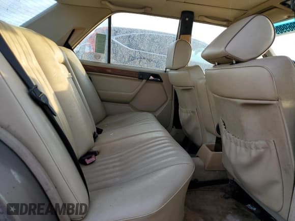 ✅ 1990 Mercedes-Benz 260 • VIN: WDBEA26D8LB226481 • Лот: 79699094. Опубликован ранее на Copart с пробегом 197 582 миль. Бесплатный доступ к архиву аукционных продаж из США и подробный отчёт об истории автомобиля на DreamBid. Изображение 10.