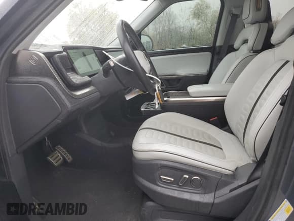 ✅ 2022 Rivian R1T Adventure • VIN: 7FCTGAAA9NN015865 • Lot: 82739835. Wystawiony na Copart z przebiegiem 42 890 mil. Bezpłatny archiwum sprzedaży aukcyjnych z USA i szczegółowy raport historii pojazdu na DreamBid. Zdjęcie 7.