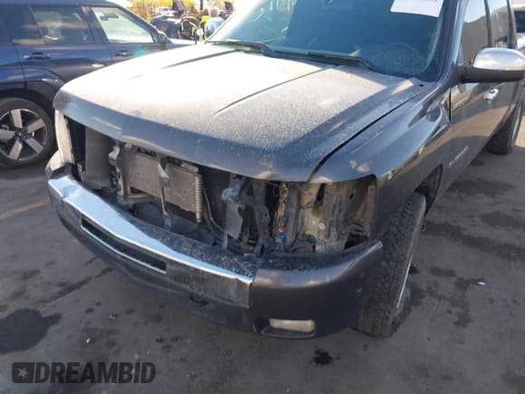 ✅ 2010 Chevrolet Silverado 1500 • VIN: 3GCXKTE27AG261479 • Lot: 43635635. Wystawiony na IAAI z przebiegiem 232 696 mil. Bezpłatny archiwum sprzedaży aukcyjnych z USA i szczegółowy raport historii pojazdu na DreamBid. Zdjęcie 6.