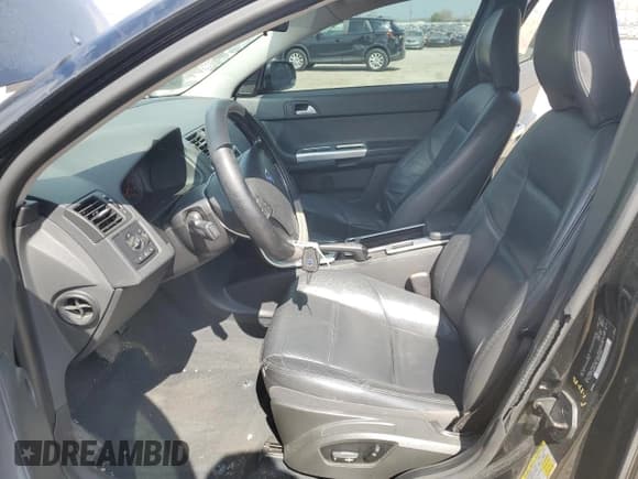 ✅ 2010 Volvo V50 • VIN: YV1390MW2A2557509 • Лот: 46746714. Опубликован ранее на Copart с пробегом 163 857 миль. Бесплатный доступ к архиву аукционных продаж из США и подробный отчёт об истории автомобиля на DreamBid. Изображение 7.