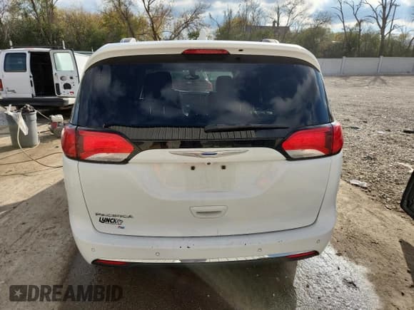 ✅ 2017 Chrysler Pacifica Touring L • VIN: 2C4RC1BG6HR675948 • Lot: 82770705. Wystawiony na Copart z przebiegiem 163 283 mil. Bezpłatny archiwum sprzedaży aukcyjnych z USA i szczegółowy raport historii pojazdu na DreamBid. Zdjęcie 6.