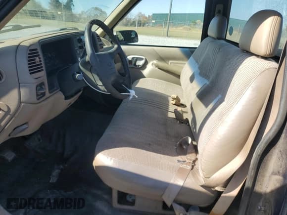 ✅ 1996 Chevrolet Silverado 1500 • VIN: 1GCEC14W5TZ214497 • Лот: 92855635. Опубликован ранее на Copart с пробегом 208 689 миль. Бесплатный доступ к архиву аукционных продаж из США и подробный отчёт об истории автомобиля на DreamBid. Изображение 7.