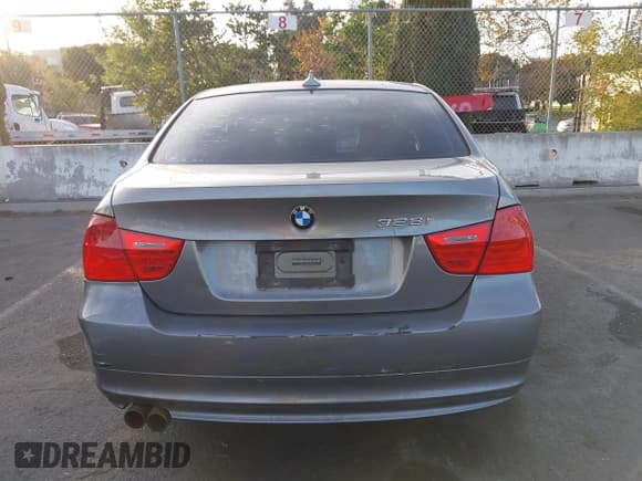 ✅ 2009 BMW 3 Series 328i • VIN: WBAPH57529NL79215 • Lot: 43667900. Listed on IAAI with 114,605 mi. Free auction sales archive from the USA and detailed vehicle history report at DreamBid. Image 16.