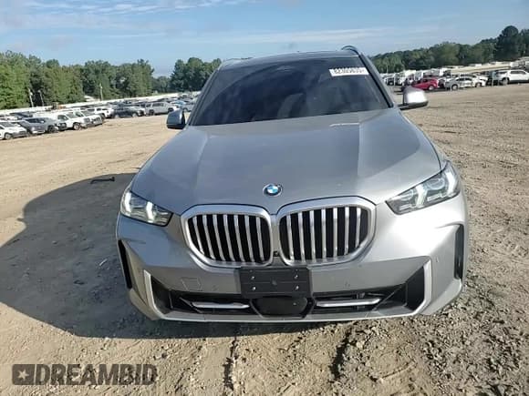 ✅ 2024 BMW X5 xDrive40i • VIN: 5UX23EU0XR9V39787 • Lot: 82305835. Wystawiony na Copart z przebiegiem 60 203 mil. Bezpłatny archiwum sprzedaży aukcyjnych z USA i szczegółowy raport historii pojazdu na DreamBid. Zdjęcie 14.