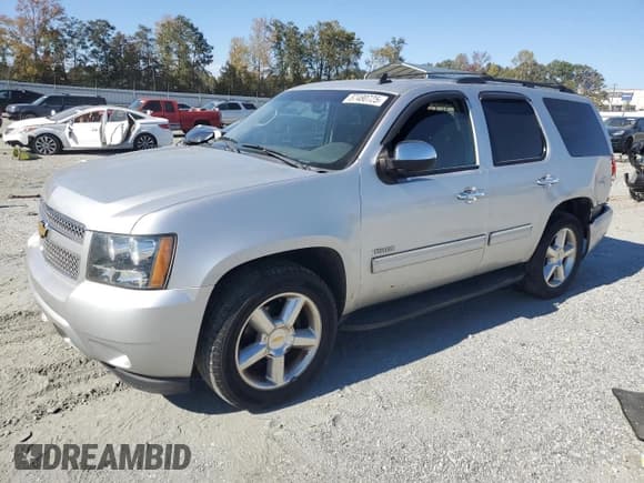 ✅ 2011 Chevrolet Tahoe LS • VIN: 1GNSCAE08BR322163 • Лот: 87480725. Опубликован ранее на Copart с пробегом 242 843 миль. Бесплатный доступ к архиву аукционных продаж из США и подробный отчёт об истории автомобиля на DreamBid. Изображение 1.