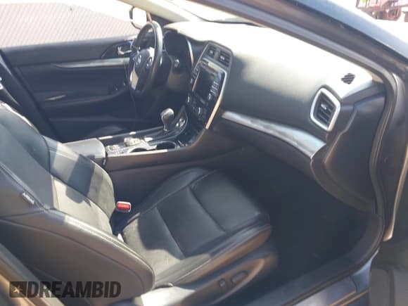 ✅ 2019 Nissan Maxima SL • VIN: 1N4AA6AV4KC377503 • Lot: 41979533. Wystawiony na IAAI z przebiegiem 84 544 mil. Bezpłatny archiwum sprzedaży aukcyjnych z USA i szczegółowy raport historii pojazdu na DreamBid. Zdjęcie 5.