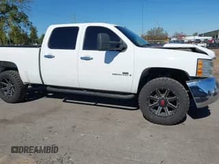 ✅ 2007 Chevrolet Silverado 2500HD 1LT • VIN: 1GCHK23687F509446 • Lot: 43417222. Wystawiony na IAAI z przebiegiem 397 685 mil. Bezpłatny archiwum sprzedaży aukcyjnych z USA i szczegółowy raport historii pojazdu na DreamBid. Zdjęcie 1.