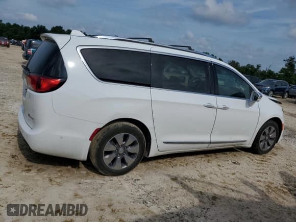 ✅ 2019 Chrysler Pacifica Hybrid Limited • VIN: 2C4RC1N72KR715686 • Lot: 59998655. Listed on Copart with 124,191 mi. Free auction sales archive from the USA and detailed vehicle history report at DreamBid. Image 3.