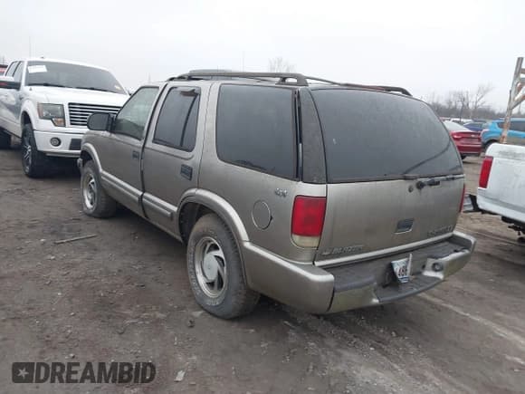 ✅ 2000 Chevrolet Blazer LT • VIN: 1GNDT13WXY2214421 • Lot: 41525220. Wystawiony na IAAI z przebiegiem Nie podano. Bezpłatny archiwum sprzedaży aukcyjnych z USA i szczegółowy raport historii pojazdu na DreamBid. Zdjęcie 3.