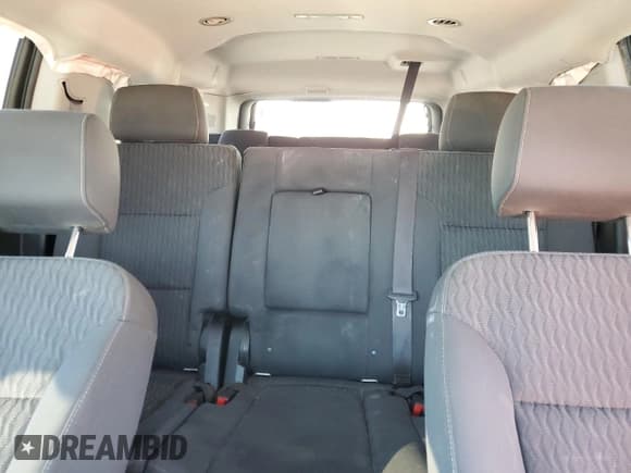 ✅ 2017 Chevrolet Suburban LS • VIN: 1GNSCGEC9HR387741 • Lot: 71579264. Wystawiony na Copart z przebiegiem 63 959 mil. Bezpłatny archiwum sprzedaży aukcyjnych z USA i szczegółowy raport historii pojazdu na DreamBid. Zdjęcie 10.