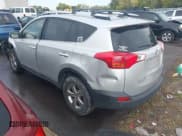 ✅ 2015 Toyota RAV4 XLE • VIN: JTMRFREV7FD100595 • Lot: 43464819. Wystawiony na IAAI z przebiegiem 177 101 mil. Bezpłatny archiwum sprzedaży aukcyjnych z USA i szczegółowy raport historii pojazdu na DreamBid. Zdjęcie 3.