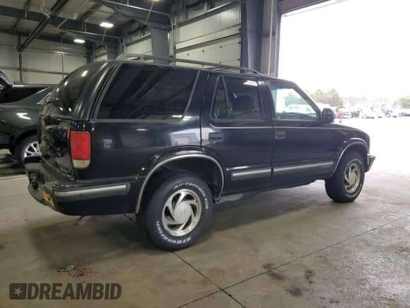 1998 Chevrolet Blazer LT с VIN 1GNDT13W3W2139171, выставлен на аукционе Copart как лот 50983195 с пробегом 157 580 миль миль и Чистый • Clean title. История ставок и продаж доступна на DreamBid. Изображение 3.