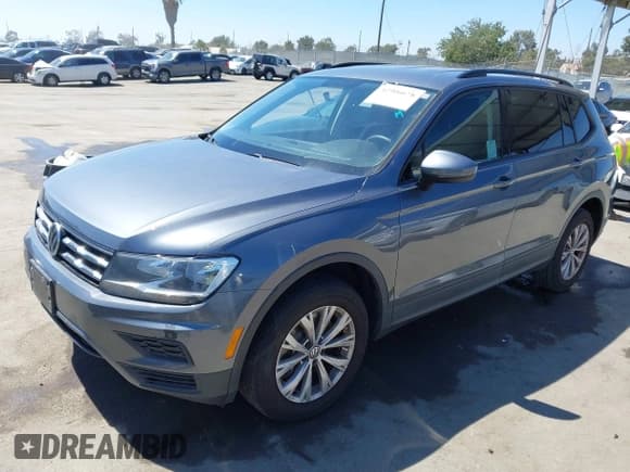 ✅ 2020 Volkswagen Tiguan S • VIN: 3VV1B7AXXLM033223 • Lot: 42906678. Wystawiony na IAAI z przebiegiem 36 927 mil. Bezpłatny archiwum sprzedaży aukcyjnych z USA i szczegółowy raport historii pojazdu na DreamBid. Zdjęcie 2.