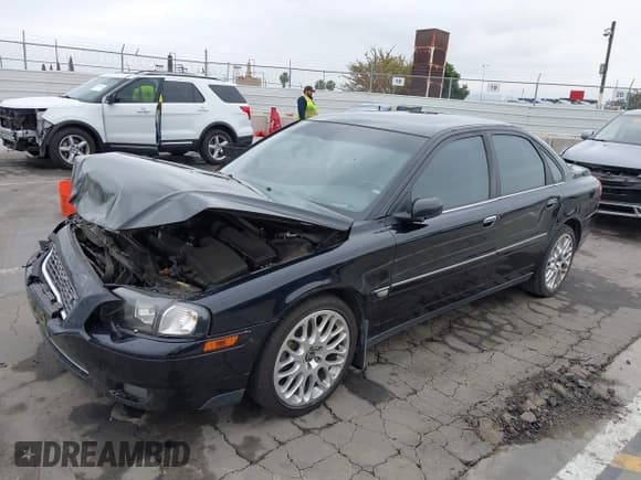 ✅ 2005 Volvo S80 • VIN: YV1TS911351411438 • Лот: 42361869. Опубликован ранее на IAAI с пробегом 101 502 миль. Бесплатный доступ к архиву аукционных продаж из США и подробный отчёт об истории автомобиля на DreamBid. Изображение 18.