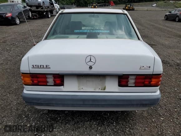 ✅ 1991 Mercedes-Benz 190 • VIN: WDBDA28DXMF840306 • Lot: 64777145. Wystawiony na Copart z przebiegiem 184 584 mil. Bezpłatny archiwum sprzedaży aukcyjnych z USA i szczegółowy raport historii pojazdu na DreamBid. Zdjęcie 6.