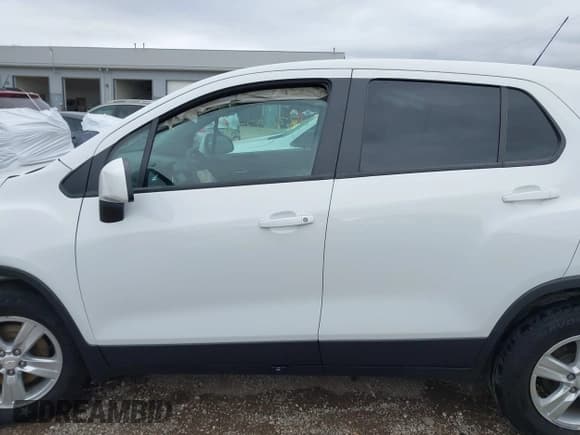 ✅ 2022 Chevrolet Trax LS • VIN: KL7CJNSM1NB548699 • Lot: 43390220. Listed on IAAI with 25,464 mi. Free auction sales archive from the USA and detailed vehicle history report at DreamBid. Image 14.