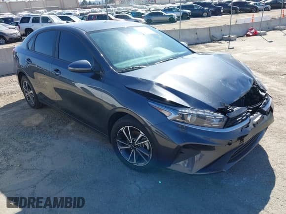 ✅ 2023 Kia Forte LXS • VIN: 3KPF24AD9PE652758 • Lot: 41818079. Wystawiony na IAAI z przebiegiem 57 120 mil. Bezpłatny archiwum sprzedaży aukcyjnych z USA i szczegółowy raport historii pojazdu na DreamBid. Zdjęcie 1.