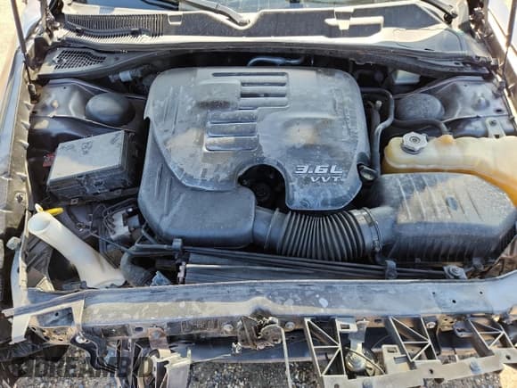 ✅ 2016 Dodge Challenger SXT Plus • VIN: 2C3CDZAG4GH131430 • Lot: 90251015. Listed on Copart with 75,065 mi. Free auction sales archive from the USA and detailed vehicle history report at DreamBid. Image 11.